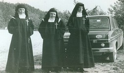  prve tri karmeličanke, ki so se vrnile v Slovenijo po drugi svetovni vojni 